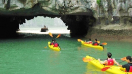 Quang Ninh resume kayak service in Ha Long Bay