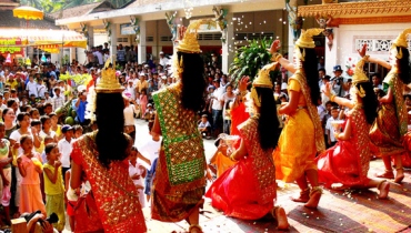 Khmer people celebrate traditional new-year festival